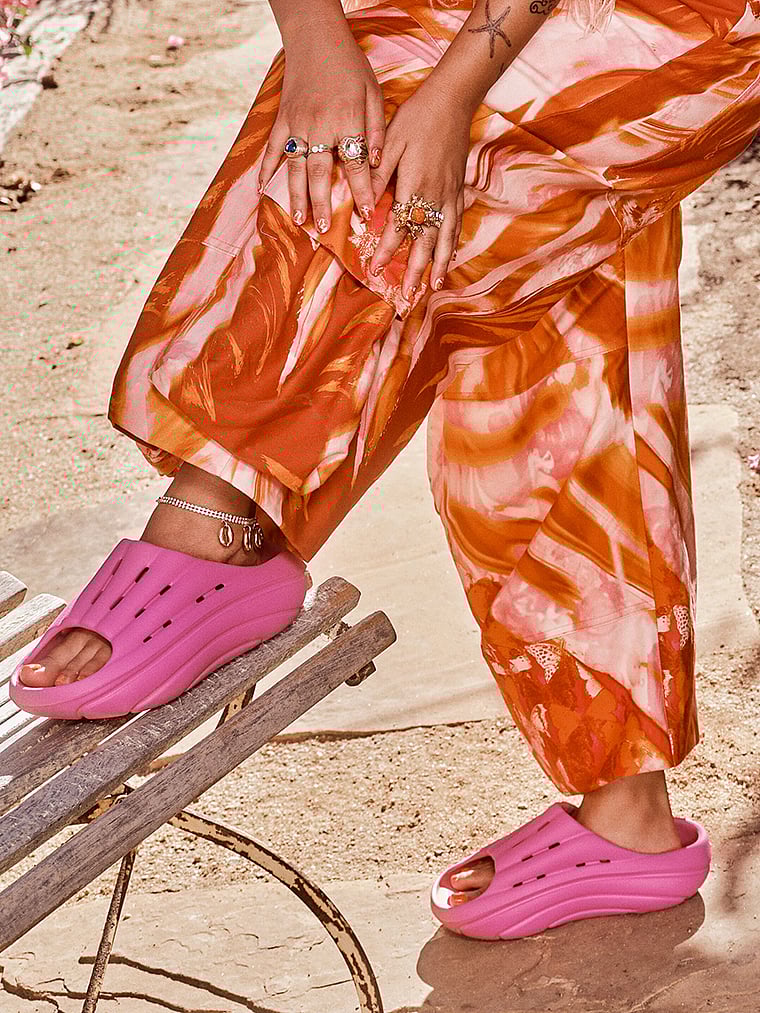 UGG® FOAM-O SLIDER, detail, 3 of 3