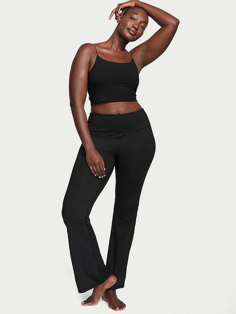 Victoria's Secret, VSX VSX Essential Ausgestellte Leggings, onModelSide, 3 of 4