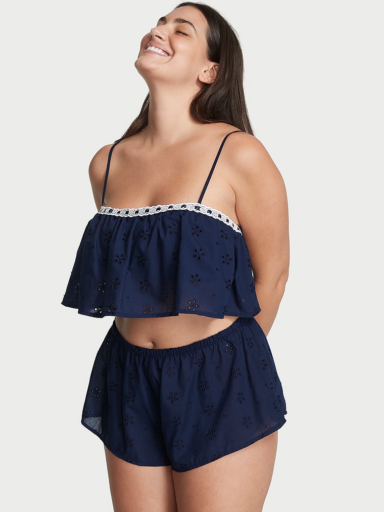 Victoria's Secret, Victoria's Secret Set mit Lochmuster, kurzes Trägertop und Shorts, onModelFront, 1 of 4