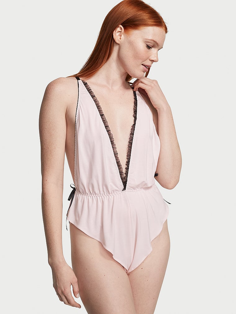Victoria's Secret, Victoria's Secret Einteiler aus Modal mit V-Ausschnitt, onModelFront, 1 of 3