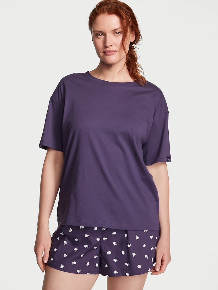 Victoria's Secret, Victoria's Secret Pyjama mit T-Shirt und Baumwoll-Shorts, onModelFront, 1 of 4