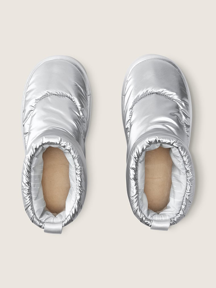 UGG® Classic Maxi Mini, offModelBack, 2 of 3