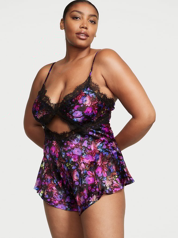 Victoria's Secret, Victoria's Secret Einteiler aus Satin mit Stretch und Zierausschnitt, onModelFront, 1 of 3