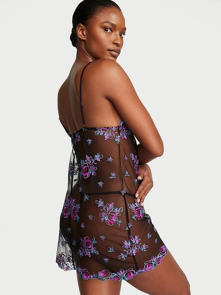 Victoria's Secret, Victoria's Secret Negligé aus transparentem Netzstoff mit Blumenstickerei, onModelBack, 2 of 4