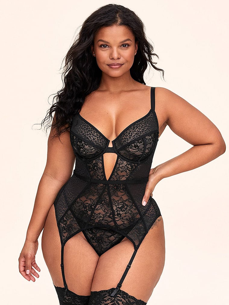 Victoria's Secret, Adore Me Lynn V-String, onModelSide, 3 of 4
