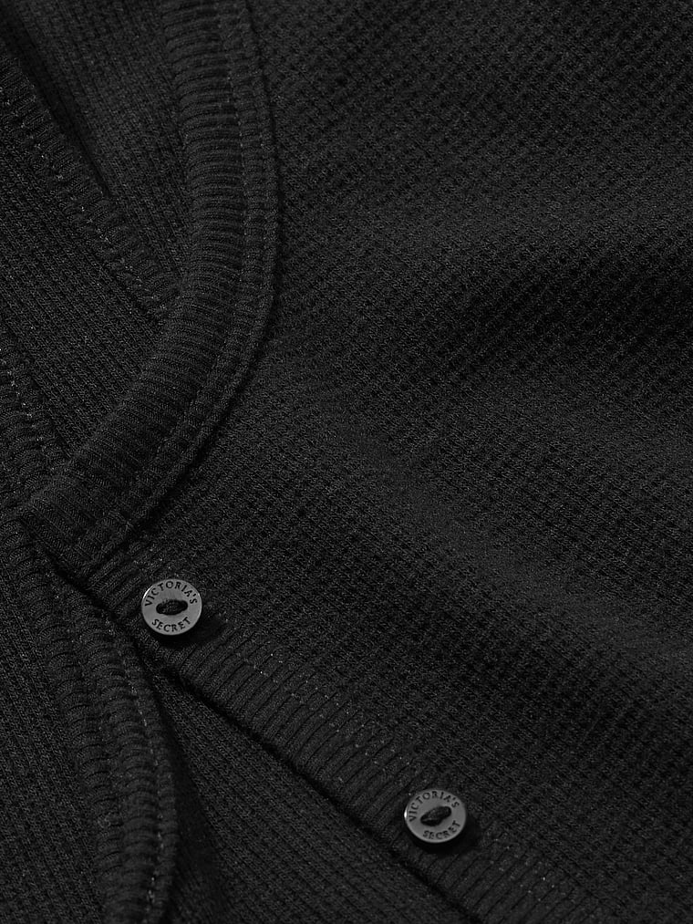 Victoria's Secret, Victoria's Secret Dreiteiliger Pyjama mit Shorts und Glow-Waffelmuster, detail, 4 of 4